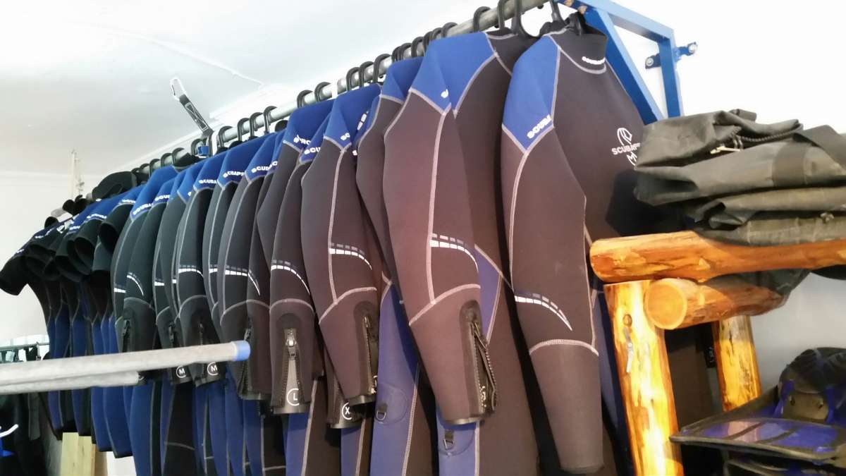 20200403102409000000_SD-Marbella-wetsuits